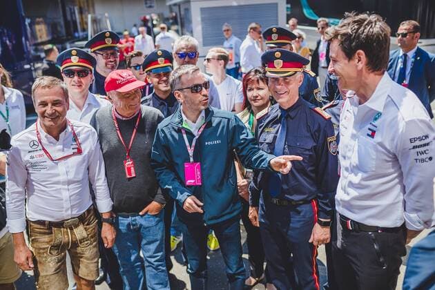 01.07.2018, Red Bull Ring, Spielberg, AUT, FIA, Formel 1, Grosser Preis von Oesterreich, Rennen, im Bild v.l.: Niki Lauda (AUT, Mercedes), Innenminister Herbert Kickl (FPOe), Teammanager Toto Wolff (AUT, Mercedes) f.l.: Mercedes AMG F1 Non- Executive Chairman Niki Lauda (AUT) Innenminister Herbert Kickl (FPOe) Mercedes AMG F1 Director of Motorsport Toto Wolff (AUT) during race of the Austrian FIA Formula One Grand Prix at the Red Bull Ring in Spielberg, Spielberg