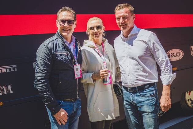 01.07.2018, Red Bull Ring, Spielberg, AUT, FIA, Formel 1, Grosser Preis von Oesterreich, Rennen, im Bild Vizekanzler Heinz- Christian Strache (FPOe) mit seiner Ehefrau Philippa Vizekanzler Heinz- Christian Strache (FPOe) mit seiner Ehefrau Philippa during race of the Austrian FIA Formula One Grand Prix at the Red Bull Ring in Spielberg, Spielberg