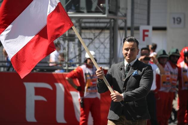 FORMULA 1 - GP of Austria 2018 SPIELBERG,AUSTRIA,01.JUL.18 - MOTORSPORTS - Grand Prix of Austria, Red Bull Ring. Image shows Andreas Gabalier. Keywords: flag. GEPAxpictures xDanielxGoetzhaber