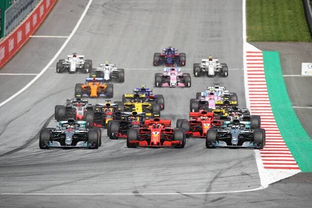 FORMULA 1 - GP of Austria 2018 SPIELBERG,AUSTRIA,01.JUL.18 - MOTORSPORTS - Grand Prix of Austria, Red Bull Ring. Image shows the start of the race with Lewis Hamilton (GBR Mercedes), Kimi Raikkoenen (FIN Ferrari) and Valtteri Bottas (FIN Mercedes). GEPAxpictures xAndreasxPranter
