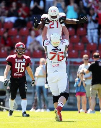 Touchdown David McCants (New Yorker Lions), es freut sich Nikita Schoenborn (New Yorker Lions)