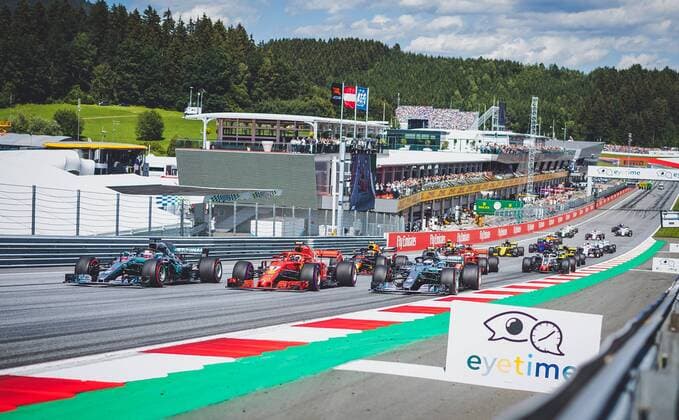01.07.2018, Red Bull Ring, Spielberg, AUT, FIA, Formel 1, Grosser Preis von Oesterreich, Rennen, im Bild Start, Lewis Hamilton (GBR, Mercedes), Kimi Raeikkoenen (FIN, Scuderia Ferrari), Finnish Formula One driver Valtteri Bottas of Mercedes British Formula One driver Lewis Hamilton of Mercedes Finnish Formula One driver Kimi Raeikkoenen of Scuderia Ferrari Finnish Formula One driver Valtteri Bottas of Mercedes during race of the Austrian FIA Formula One Grand Prix at the Red Bull Ring in Spielberg, France on 2018 07 01. Spielberg
