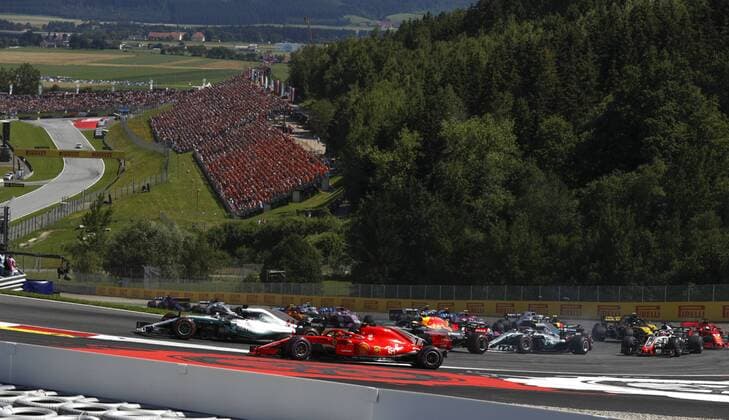 Motorsports: FIA Formula One World Championship WM Weltmeisterschaft 2018, Grand Prix of Austria, Start, 44 Lewis Hamilton (GBR, Mercedes AMG Petronas Motorsport), 7 Kimi Raikkonen (FIN, Scuderia Ferrari), Spielberg Austria