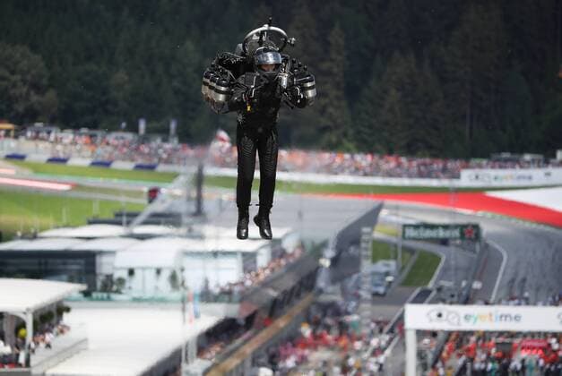 FORMULA 1 - GP of Austria 2018 SPIELBERG,AUSTRIA,01.JUL.18 - MOTORSPORTS - Grand Prix of Austria, Red Bull Ring. Image shows a jet man. GEPAxpictures xAndreasxPranter