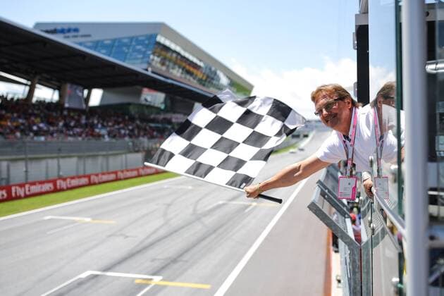 FORMULA 1 - GP of Austria 2018 SPIELBERG,AUSTRIA,01.JUL.18 - MOTORSPORTS - Grand Prix of Austria, Red Bull Ring. Image shows the flagman. GEPAxpictures xDanielxGoetzhaber