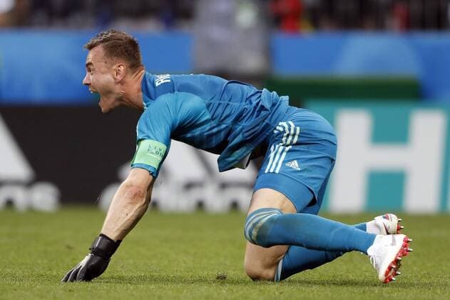 Sport Themen der Woche KW26 Sport - Bilder des Tages goalkeeper Igor Akinfeev of Russia during the 2018 FIFA World Cup WM Weltmeisterschaft Fussball Russia round of 16 match between Spain and Russia at the Luzhniki Stadium on July 01, 2018 in Moscow, Russia FIFA World Cup 2018 Russia 2017 2018 xVIxVIxImagesx xMauricexvanxSteenxWKxIVx 11363445