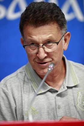 Mexico s head coach, Colombian Juan Carlos Osorio, takes part in a press conference PK Pressekonferenz at the Samara Arena, in Moscow, Russia, 01 July 2018. Mexico will face Brazil tomorrow in the FIFA World Cup WM Weltmeisterschaft Fussball Russia 2018 round of 16. Press conference of Mexico s national soccer team in Samara !ACHTUNG: NUR REDAKTIONELLE NUTZUNG!  Copyright: xJosexMendezx SAM48 20180701-636660713399095528