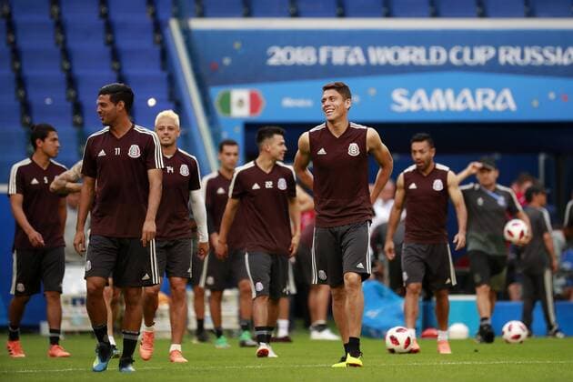 Mexico s (L-R) Carlos Vela and Hector Moreno during a training session at the Samara Arena, in Moscow, Russia, 01 July 2018. Mexico will face Brazil tomorrow in the FIFA World Cup WM Weltmeisterschaft Fussball Russia 2018 round of 16. Training session of Mexico s national soccer team in Samara !ACHTUNG: NUR REDAKTIONELLE NUTZUNG!  Copyright: xJosexMendezx SAM61 20180701-636660745574560441