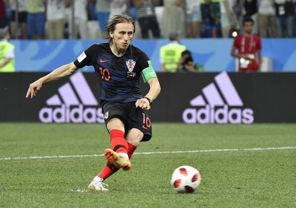 (180701) -- NIZHNY NOVGOROD, July 1, 2018 -- Luka Modric of Croatia scores a penalty kick during the penalty shootout of the 2018 FIFA World Cup WM Weltmeisterschaft Fussball round of 16 match between Croatia and Denmark in Nizhny Novgorod, Russia, July 1, 2018. Croatia won 4-3 (3-2 in penalty shootout) and advanced to the quarter-final. ) (SP)RUSSIA-NIZHNY NOVGOROD-2018 WORLD CUP-ROUND OF 16-CROATIA VS DENMARK HexCanling 