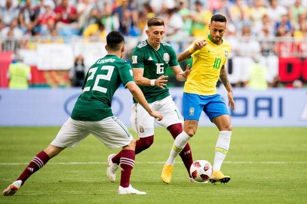 180702 Hector Herrera of Mexico and Neymar of Brazil during the FIFA World Cup WM Weltmeisterschaft Fussball round of 16 match between Brazil and Mexico on July 2, 2018 in Samara. Photo: Petter Arvidson BILDBYRAN kod PA 92081 Copyright: PETTERxARVIDSON BB180702PA032