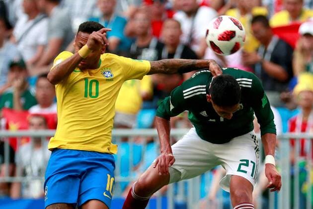Brazilian forward Neymar (L) and Mexican defender Edson Alvarez during the FIFA World Cup WM Weltmeisterschaft Fussball 2018 round of 16 soccer match between Brazil and Mexico, at Samara Arena in Samara, Russia, 2 July 2018. BRAZIL VS. MEXICO !ACHTUNG: NUR REDAKTIONELLE NUTZUNG!  Copyright: xJosexMendezx FWC53-103 20180702-636661454202804512