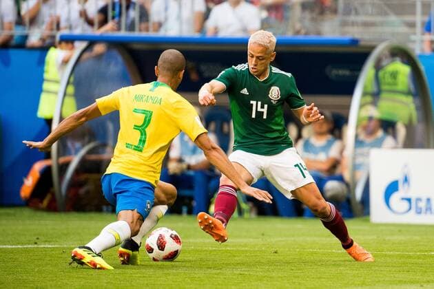 180702 Miranda of Brazil and Javier Hernandez of Mexico during the FIFA World Cup WM Weltmeisterschaft Fussball round of 16 match between Brazil and Mexico on July 2, 2018 in Samara. Photo: Petter Arvidson BILDBYRAN kod PA 92081 Copyright: PETTERxARVIDSON BB180702PA051