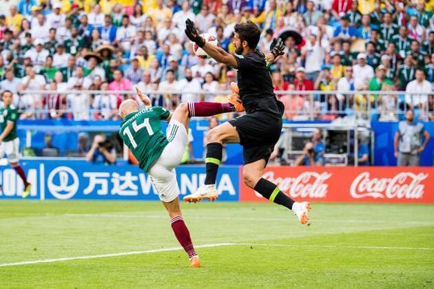 180702 Javier Hernandez of Mexico and goalkeeper Jose Corona of Mexico during the FIFA World Cup WM Weltmeisterschaft Fussball round of 16 match between Brazil and Mexico on July 2, 2018 in Samara. Photo: Petter Arvidson BILDBYRAN kod PA 92081 Copyright: PETTERxARVIDSON BB180702PA055