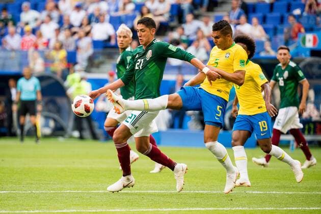180702 Edson Alvarez of Mexico and Casemiro of Brazil during the FIFA World Cup WM Weltmeisterschaft Fussball round of 16 match between Brazil and Mexico on July 2, 2018 in Samara. Photo: Petter Arvidson BILDBYRAN kod PA 92081 Copyright: PETTERxARVIDSON BB180702PA057