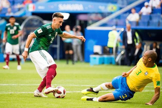 180702 Hector Herrera of Mexico and Miranda of Brazil during the FIFA World Cup WM Weltmeisterschaft Fussball round of 16 match between Brazil and Mexico on July 2, 2018 in Samara. Photo: Petter Arvidson BILDBYRAN kod PA 92081 Copyright: PETTERxARVIDSON BB180702PA061