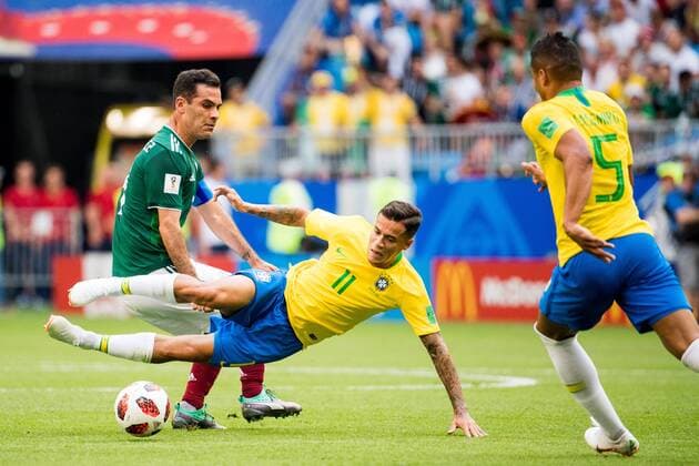 180702 Rafael Marquez of Mexico and Philippe Coutinho of Brazil during the FIFA World Cup WM Weltmeisterschaft Fussball round of 16 match between Brazil and Mexico on July 2, 2018 in Samara. Photo: Petter Arvidson BILDBYRAN kod PA 92081 Copyright: PETTERxARVIDSON BB180702PA062