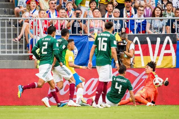 180702 Goalkeeper Guillermo Ochoa of Mexico saves a chance by Neymar of Brazil during the FIFA World Cup WM Weltmeisterschaft Fussball round of 16 match between Brazil and Mexico on July 2, 2018 in Samara. Photo: Petter Arvidson BILDBYRAN kod PA 92081 Copyright: PETTERxARVIDSON BB180702PA065
