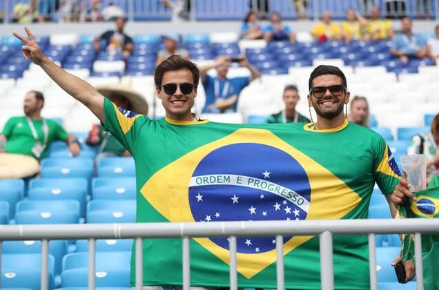 Sport - Bilder des Tages (180702) -- SAMARA, July 2, 2018 -- Fans of Brazil cheer prior to the 2018 FIFA World Cup WM Weltmeisterschaft Fussball round of 16 match between Brazil and Mexico in Samara, Russia, July 2, 2018. ) (SP)RUSSIA-SAMARA-2018 WORLD CUP-ROUND OF 16-BRAZIL VS MEXICO LixMing 