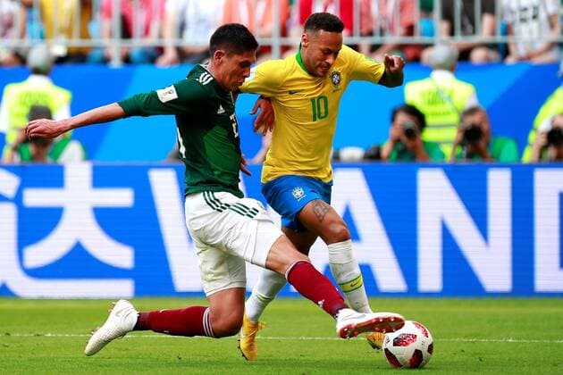 Mexican defender Edson Alvarez (L) and Brazilian forward Neymar during the FIFA World Cup WM Weltmeisterschaft Fussball 2018 round of 16 soccer match between Brazil and Mexico, at Samara Arena in Samara, Russia, 2 July 2018. BRAZIL VS. MEXICO !ACHTUNG: NUR REDAKTIONELLE NUTZUNG!  Copyright: xJosexMendezx FWC53-133 20180702-636661461626477859