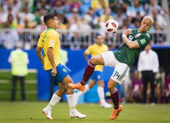 Samara, 02.07.2018 Philippe Coutinho (Brasilien), Javier Hernandez (Mexiko) Brasilien - Mexiko