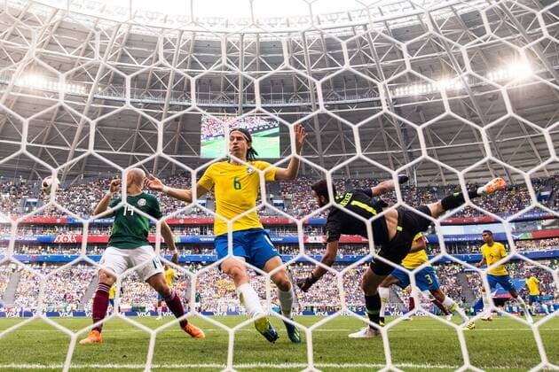 180702 Javier Hernandez of Mexico against Filipe Luis and goalkeeper Alisson of Brazil during the FIFA World Cup WM Weltmeisterschaft Fussball round of 16 match between Brazil and Mexico on July 2, 2018 in Samara. Photo: Petter Arvidson BILDBYRN kod PA AI180702_53f Copyright: PETTERxARVIDSON BB180702PA079