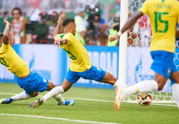 Brasil - Mexico, Soccer, Samara, July 02, 2018 NEYMAR, Bra 10 shoot goal for 1-0 BRASIL - MEXICO FIFA World Cup WM Weltmeisterschaft Fussball 2018 RUSSIA, Best of 16, Season 2018 2019, July 02, 2018 Stadium in Samara, Russia. Photo: MAGICS Peter Schatz