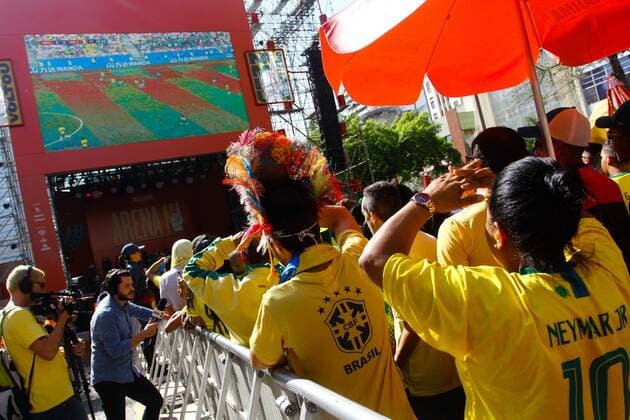 WM 2018, Brasilien - Mexiko, Public Viewing in Brasilien Arena em SP transmite jogo do Brasil SÃO PAULO, SP - 02.07.2018: ARENA EM SP TRANSMITE JOGO DO BRASIL - Fans will attend the Arena set up in the Anhangabaú Valley, in the central region of São Paulo, where the game will be broadcast in the 2018 World Cup, between Brazil and Mexico, on Monday (02). (Photo: Aloisio Mauricio Fotoarena) x1560655x  AloisioxMauricio