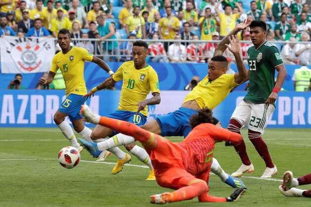 Brazilian forward Neymar (2L) kicks the ball to score during the FIFA World Cup WM Weltmeisterschaft Fussball 2018 round of 16 soccer match between Brazil and Mexico, at Samara Arena in Samara, Russia, 2 July 2018. BRAZIL VS. MEXICO !ACHTUNG: NUR REDAKTIONELLE NUTZUNG!  Copyright: xSebastiaoxMoreirax FWC53-187 20180702-636661486769860858