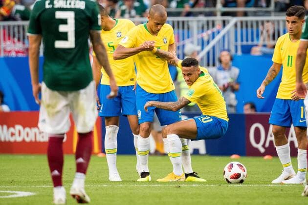 180702 Miranda and Neymar of Brazil during the FIFA World Cup WM Weltmeisterschaft Fussball round of 16 match between Brazil and Mexico on July 2, 2018 in Samara. Photo: Petter Arvidson BILDBYRAN kod PA 92081 Copyright: PETTERxARVIDSON BB180702PA096
