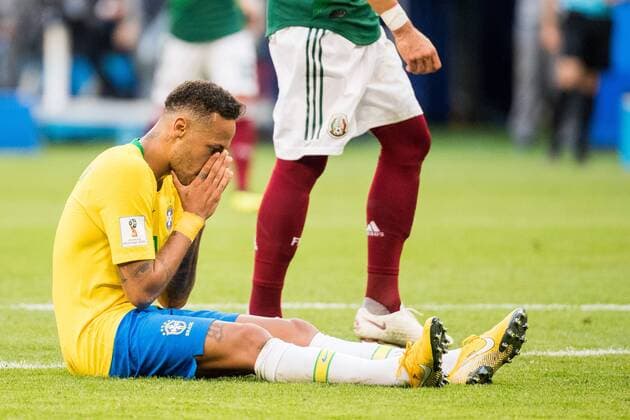 180702 Neymar of Brazil looks dejected during the FIFA World Cup WM Weltmeisterschaft Fussball round of 16 match between Brazil and Mexico on July 2, 2018 in Samara. Photo: Petter Arvidson BILDBYRAN kod PA 92081 Copyright: PETTERxARVIDSON BB180702PA114