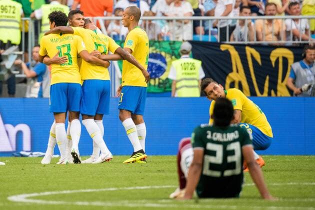 180702 Players of Brazil celebrate after the FIFA World Cup WM Weltmeisterschaft Fussball round of 16 match between Brazil and Mexico on July 2, 2018 in Samara. Photo: Petter Arvidson BILDBYRAN kod PA 92081 Copyright: PETTERxARVIDSON BB180702PA137