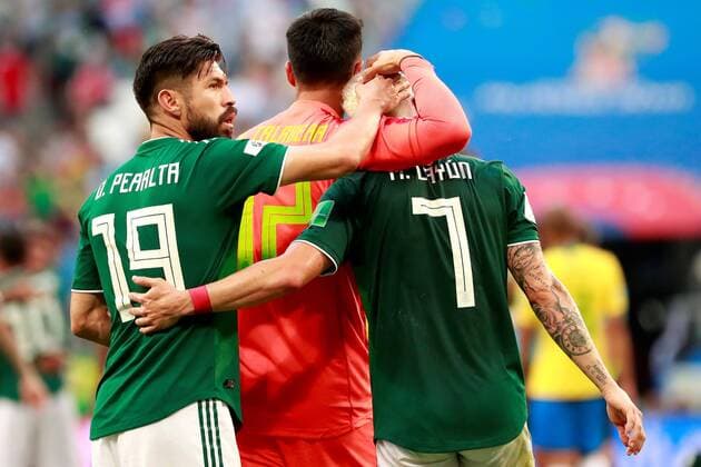 Mexican forward Oribe Peralta (L) and Mexican defender Miguel Layun (R) during the FIFA World Cup WM Weltmeisterschaft Fussball 2018 round of 16 soccer match between Brazil and Mexico, at Samara Arena in Samara, Russia, 2 July 2018. BRAZIL VS. MEXICO !ACHTUNG: NUR REDAKTIONELLE NUTZUNG!  Copyright: xJosexMendezx FWC53-273 20180702-636661511220687903
