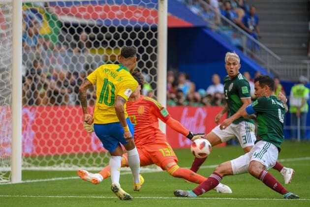 2nd July 2018, Samara Arena, Samara, Russia; FIFA World Cup WM Weltmeisterschaft Fussball Football, Round of 16, Brazil versus Mexico; A good goal scoring chance for Neymar of Brazil as he closes in on keeper Ochoa but the shot is saved  ActionPlus12043477 UlrikxPedersen