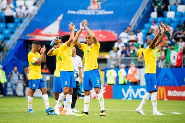 180702 Miranda of Brazil celebrates with his teammates after the FIFA World Cup WM Weltmeisterschaft Fussball round of 16 match between Brazil and Mexico on July 2, 2018 in Samara. Photo: Petter Arvidson BILDBYRAN kod PA 92081 Copyright: PETTERxARVIDSON BB180702PA146