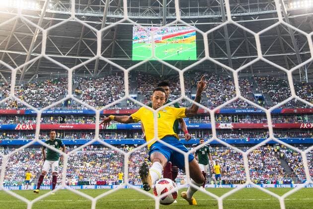180702 Neymar of Brazil scores 1-0 during the FIFA World Cup WM Weltmeisterschaft Fussball round of 16 match between Brazil and Mexico on July 2, 2018 in Samara. Photo: Petter Arvidson BILDBYRN kod PA AI180702_53f Copyright: PETTERxARVIDSON BB180702PA148