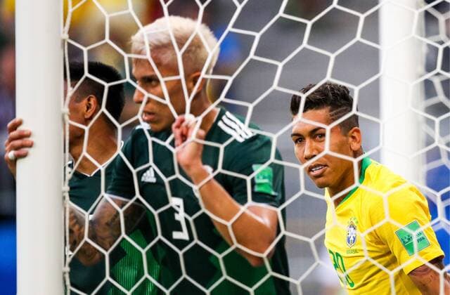 Sport - Bilder des Tages SAMARA, RUSSIA - JULY 2, 2018: Mexicoâ€™s Carlos Salcedo (L) and Brazilâ€™s Roberto Firmino after his goal, in their 2018 FIFA World Cup WM Weltmeisterschaft Fussball Round of 16 match at Samara Arena Stadium; Brazil wins 2-0. Sergei Bobylev TASS  TS0879C2