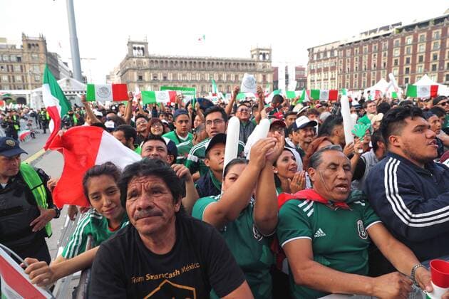 July 2, 2018 - EUM20180702DEP31.JPG .CIUDAD DE MEXICO. SoccerFutbol-Mundial.- Aspectos del ambiente en el Zocafut durante el partido Mexico vs Brasil en octavos de final, en las pantallas que se colocaron en el zocalo capitalino, este 2 de julio de 2018. Foto: Agencia EL UNIVERSALLucia GodinezEELG Latin News: July 2, 2018 Copyright: xElxUniversalx