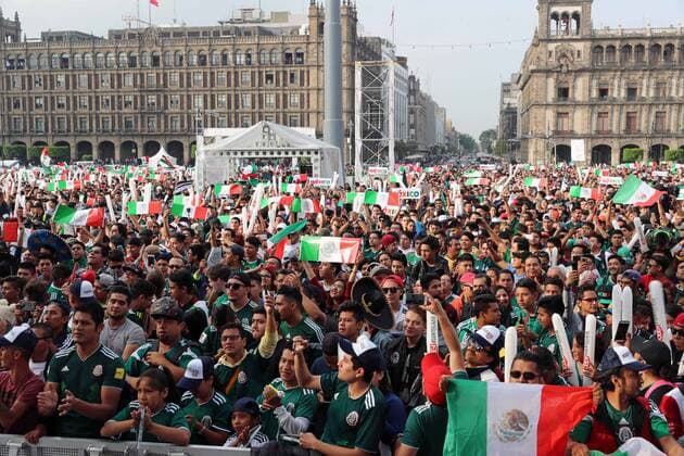 July 2, 2018 - EUM20180702DEP34.JPG .CIUDAD DE MEXICO. SoccerFutbol-Mundial.- Aspectos del ambiente en el Zocafut durante el partido Mexico vs Brasil en octavos de final, en las pantallas que se colocaron en el zocalo capitalino, este 2 de julio de 2018. Foto: Agencia EL UNIVERSALLucia GodinezEELG. Latin News: July 2, 2018 Copyright: xElxUniversalx
