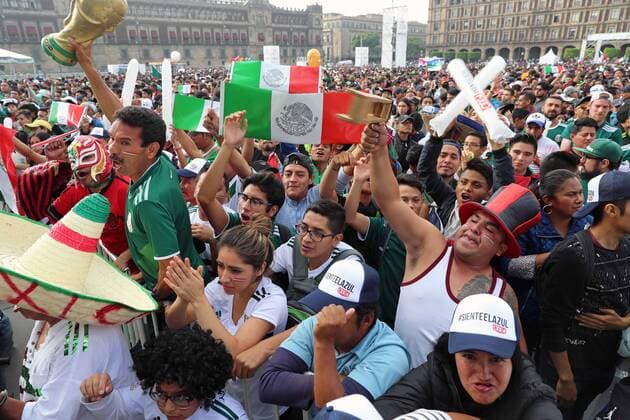 July 2, 2018 - EUM20180702DEP33.JPG .CIUDAD DE MEXICO. SoccerFutbol-Mundial.- Aspectos del ambiente en el Zocafut durante el partido Mexico vs Brasil en octavos de final, en las pantallas que se colocaron en el zocalo capitalino, este 2 de julio de 2018. Foto: Agencia EL UNIVERSALLucia GodinezEELG Latin News: July 2, 2018 Copyright: xElxUniversalx