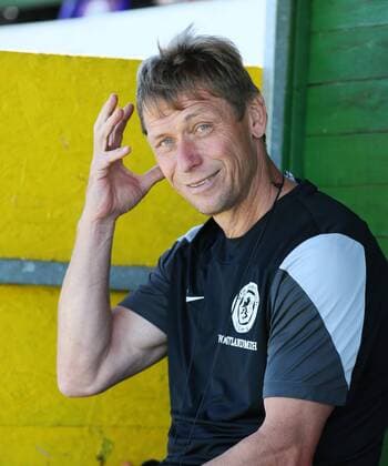 Neustadt Vogtland, 01.07.2018, Bezelbergstadion, Fußball, Testspiel , VfB Auerbach vs. FC Erzgebirge Aue 0:2 (0:1) , Im Bild; Trainer Sven Köhler Koehler, VfB Auerbach. , *** Neustadt Vogtland 01 07 2018 Bezelbergstadion Football Test match VfB Auerbach vs FC Erzgebirge Aue 0 2 0 1 Bild Coach Sven Köhler Koehler VfB Auerbach