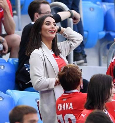 FUSSBALL WM 2018 Achtelfinale 03.07.2018 Schweden - Schweiz Leonita Xhaka, Frau von Granit Xhaka (Schweiz)