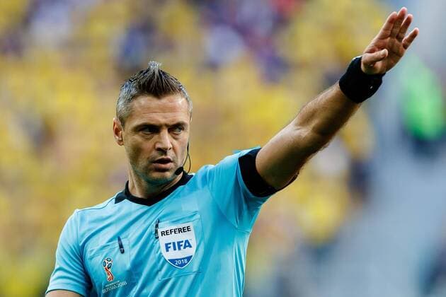 Sankt Petersburg, Russland, 03.07.2018, FIFA Weltmeisterschaft, Achtelfinale, Schweden - Schweiz, Schiedsrichter Damir Skomina (SLO) gestikuliert, gestik ( DeFodi507