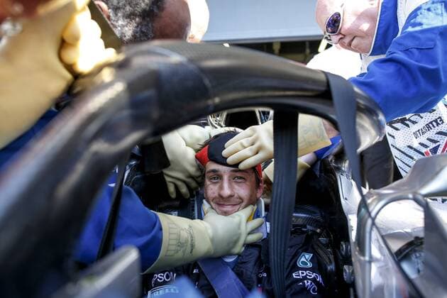 Motorsports: FIA Formula One World Championship WM Weltmeisterschaft 2018, Grand Prix of Great Britain, Rescue training with a mechanician of Mercedes AMG Petronas Motorsport Silverstone Great Britain