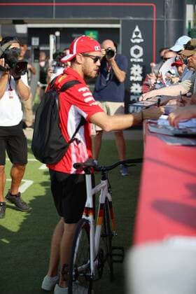 Sebastian Vettel (Scuderia Ferrari) beim Autogrammschreiben AUT, FIA, Formel 1, Grosser Preis von Grossbritannien Silverstone Copyright: xEIBNER Illmannx EX_EER