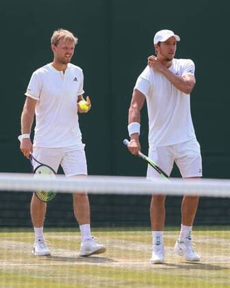 ANDREAS MIES (mit Kappe) und KEVIN KRAWIETZ (beide GER), Doppel Tennis - Wimbledon 2018 - Grand Slam ITF ATP Tennis Herren WTA Tennis Damen - AELTC - London - - Great Britain - 6 July 2018. Copyright: xJuergenxHasenkopfx
