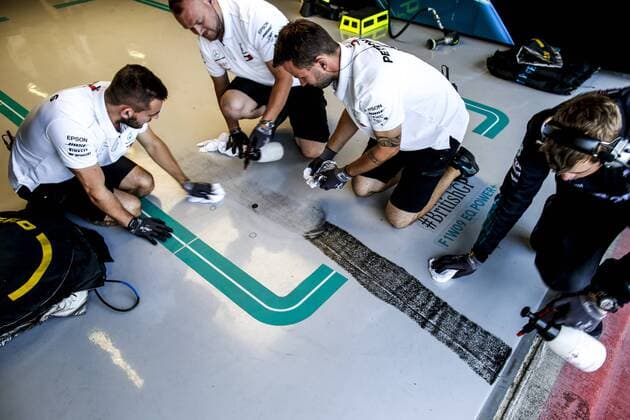 Motorsports: FIA Formula One World Championship WM Weltmeisterschaft 2018, Grand Prix of Great Britain, Mechanicians of Mercedes AMG Petronas Motorsport Silverstone Great Britain