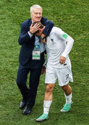 NIZHNY NOVGOROD, RUSSIA - JULY 6, 2018: France s manager Didier Deschamps (L) and France s Antoine Griezmann celebrate victory in the 2018 FIFA World Cup WM Weltmeisterschaft Fussball Quarterfinal football match against Uruguay at Nizhny Novgorod Stadium. Stanislav Krasilnikov TASS  TS088455