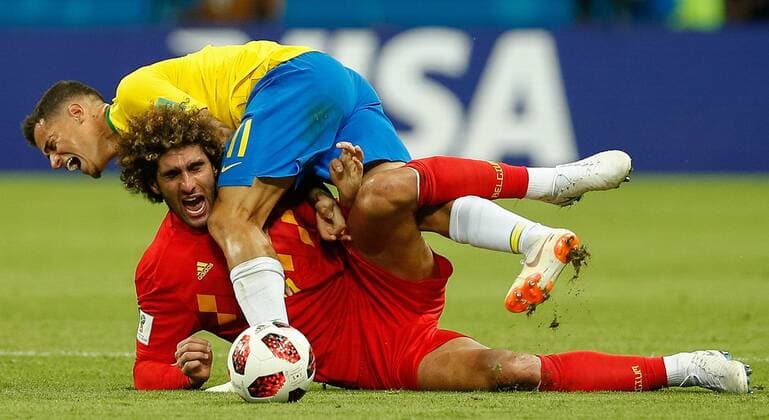 Sport-Bilder des Tages WM 2018, Brasilien - Belgien Brazil vs. Belgium KAZAN, RT - 06.07.2018: BRAZIL VS. BELGIUM - Marouane Fellaini of Belgium contests ball with Philippe Coutinho of Brazil during a match between Brazil and Belgium valid for the quarterfinals of the 2018 World Cup held at the Kazan Arena in Kazan, Russia. (Photo: Marcelo Machado de Melo Fotoarena) x1563101x  MarceloxMachadoxdexMelo