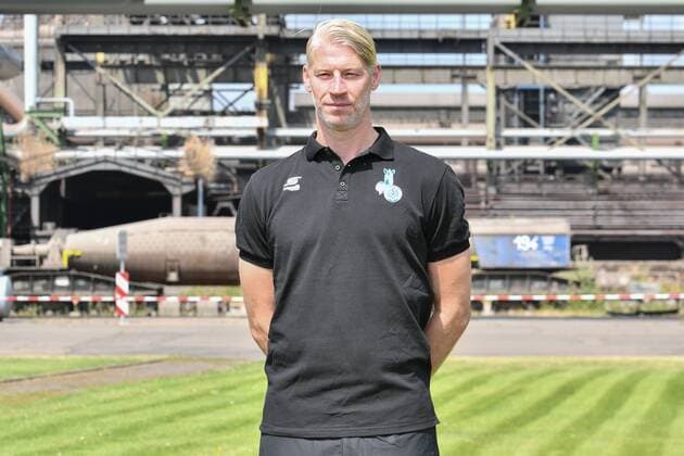 GER, offizieller Fototermin Porträttermin Portraettermin MSV Duisburg Torwart- Trainer Sven Beuckert; MSV Duisburg; 2.BL, Porträttermin 2018 2019 quer, Querformat