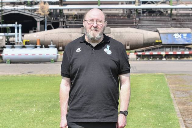 GER, offizieller Fototermin Porträttermin Portraettermin MSV Duisburg Zeugwart kit manager Peter Lindner; MSV Duisburg; 2.BL, Porträttermin 2018 2019 quer, Querformat